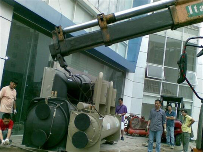 兰考县随车吊和汽车吊的核心区别是什么？哪种更省钱？