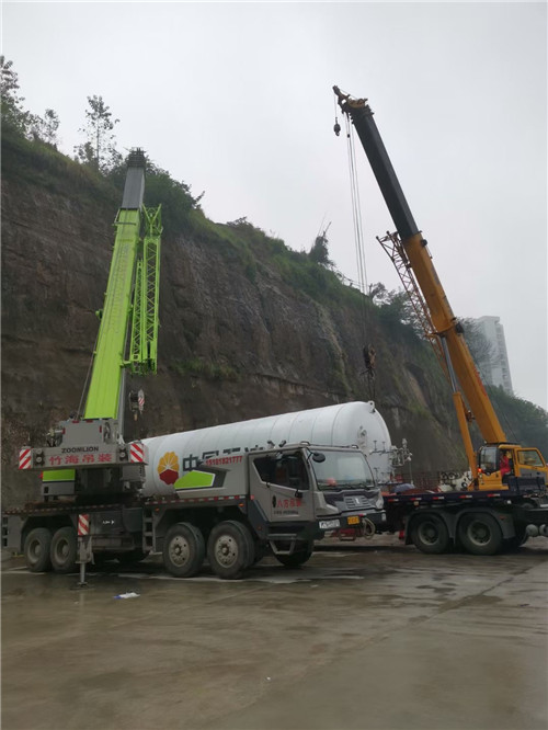 兰考县“不怕风雨冻”—— 吊车的 “恶劣环境适应” 技术